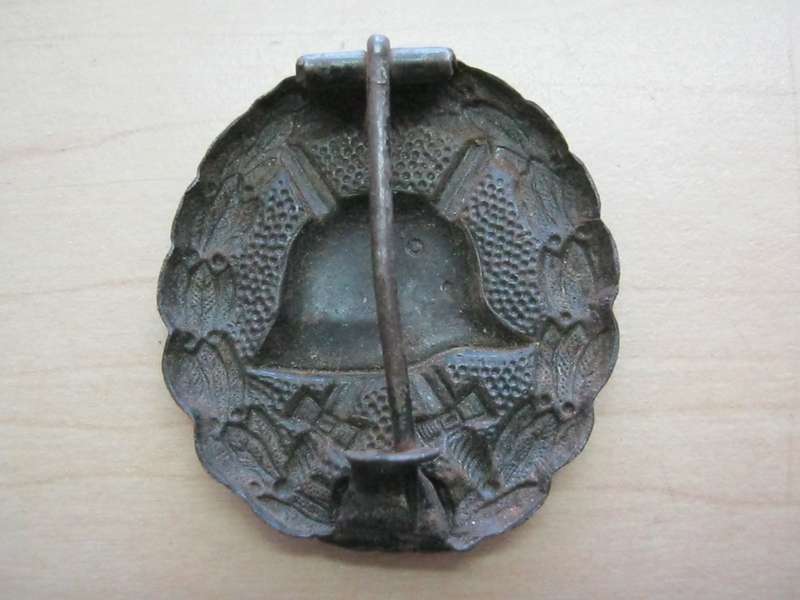 WW1 Wound badge.